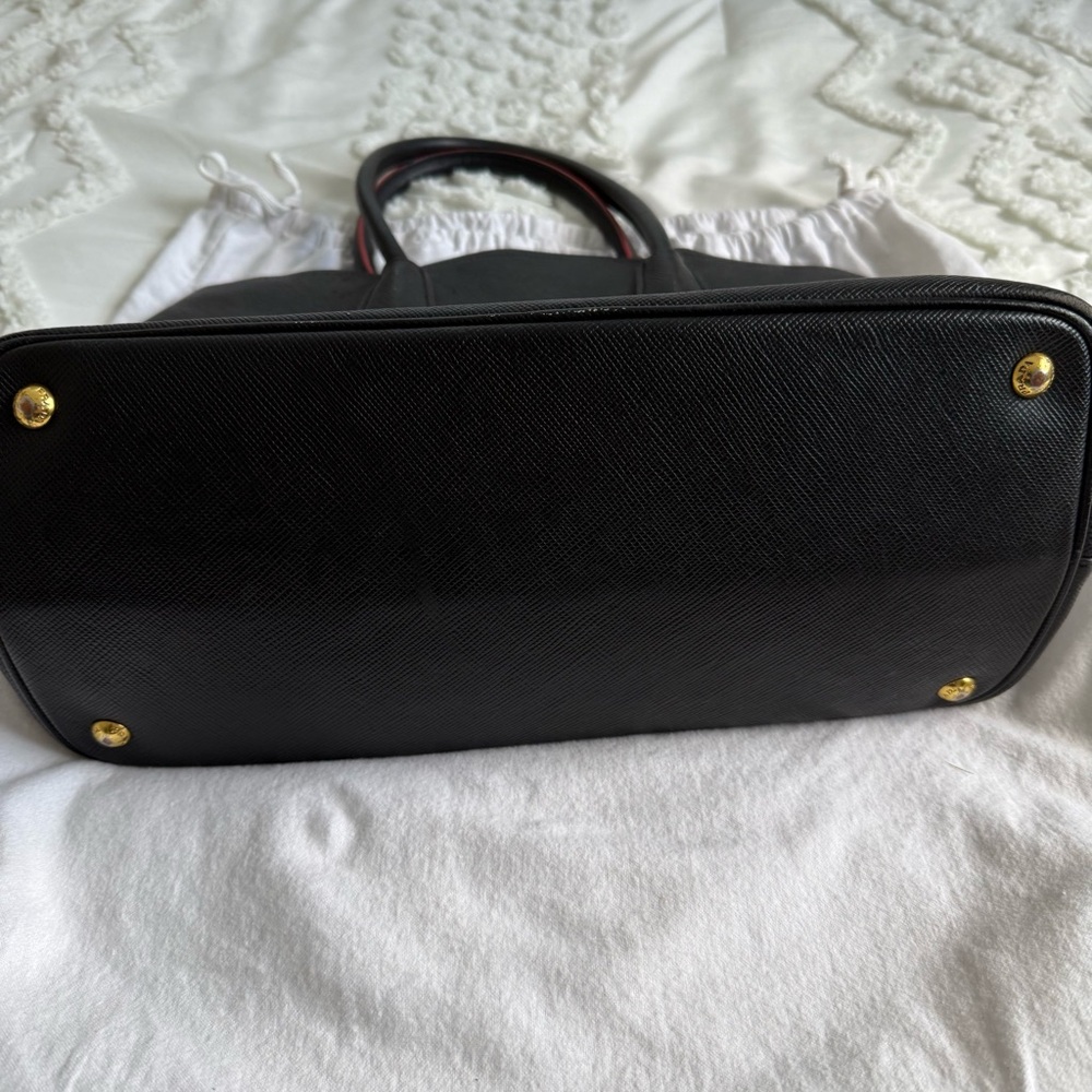 Prada Saffiano Double Large Tote in Black and Red. - Picture 10 of 16